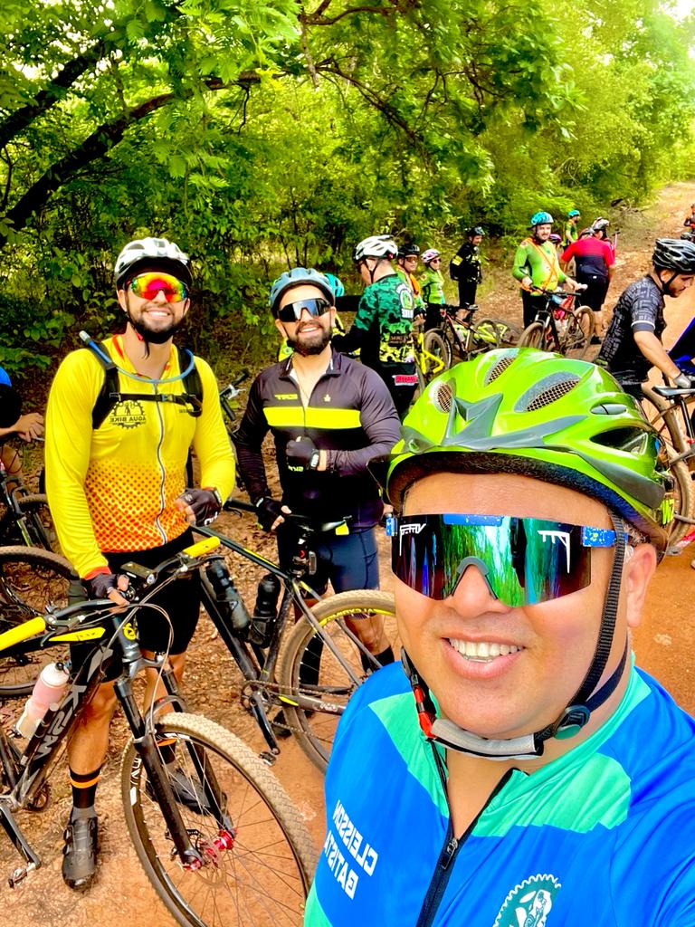 Passeio ciclístico reúne turistas em Monsenhor Gil com parada no Poço Azul  - Imagem 12