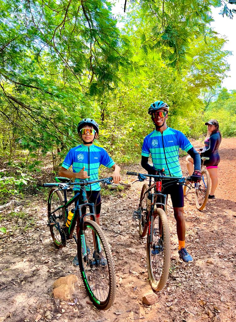 Passeio ciclístico reúne turistas em Monsenhor Gil com parada no Poço Azul  - Imagem 14