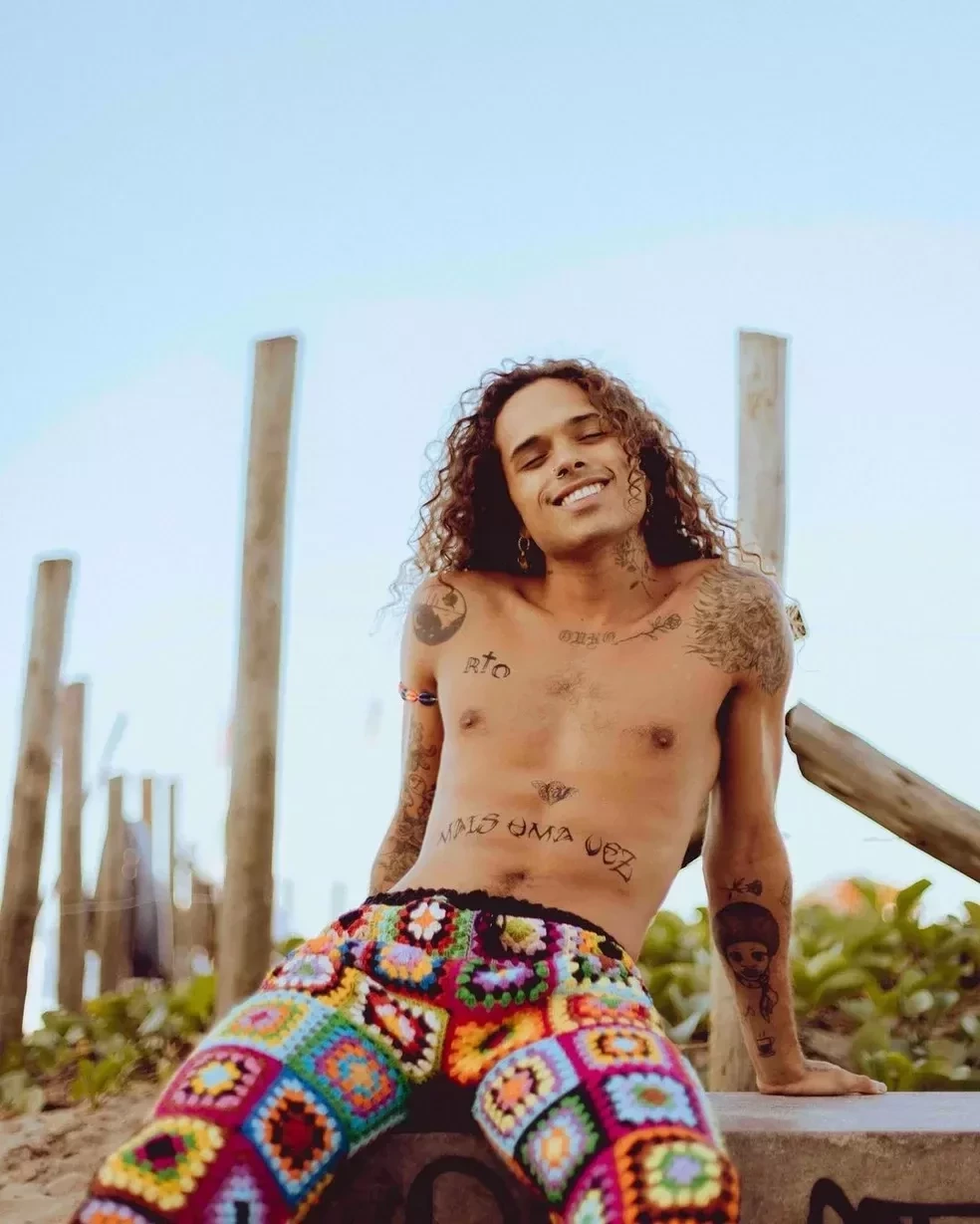 Se assumiram LGBTQ+! 15 famosos que saíram do armário em 2022 - imagem 108189