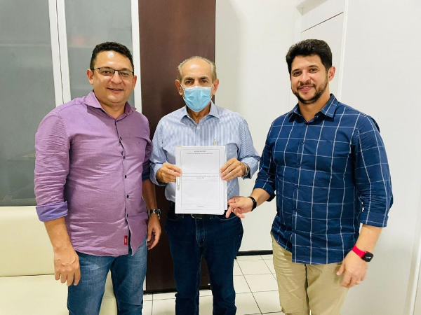 Projeto de construção de barragem  é entregue ao senador Marcelo Castro