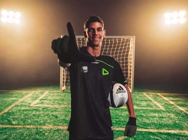 Luva de Pedreiro ressurge com novos contratos e fatura mais de R$ 500 mil