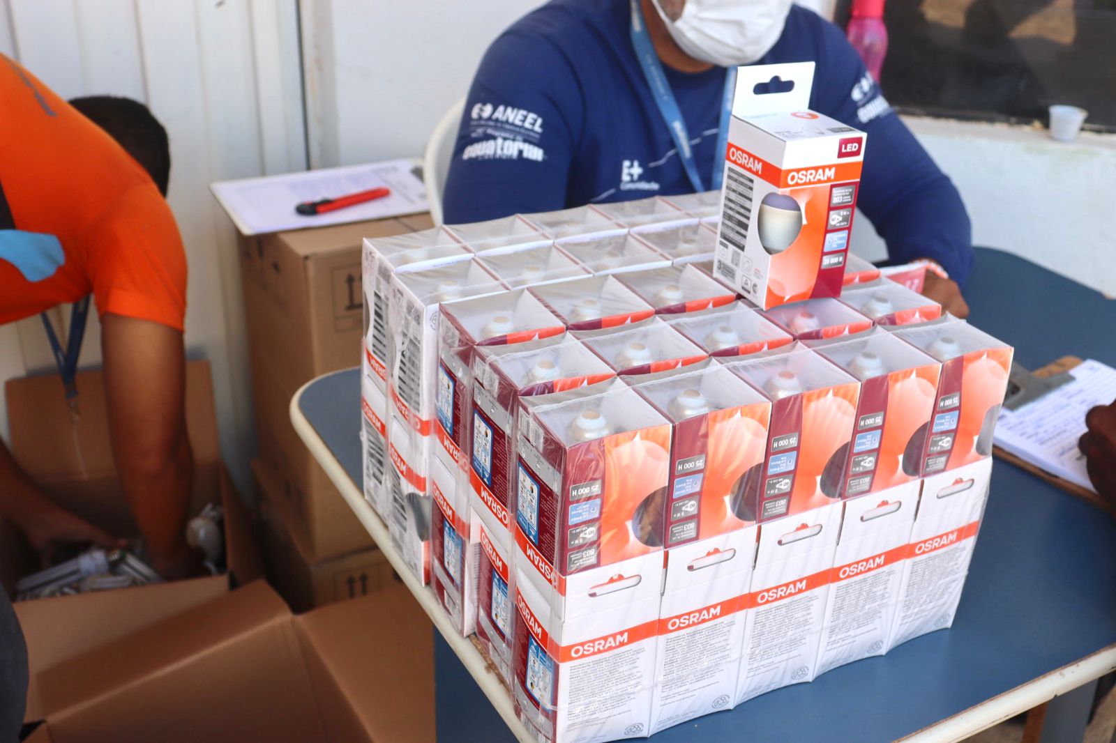 Secretaria de Assistência Social de M.E realiza ação de troca de lâmpadas - Imagem 1