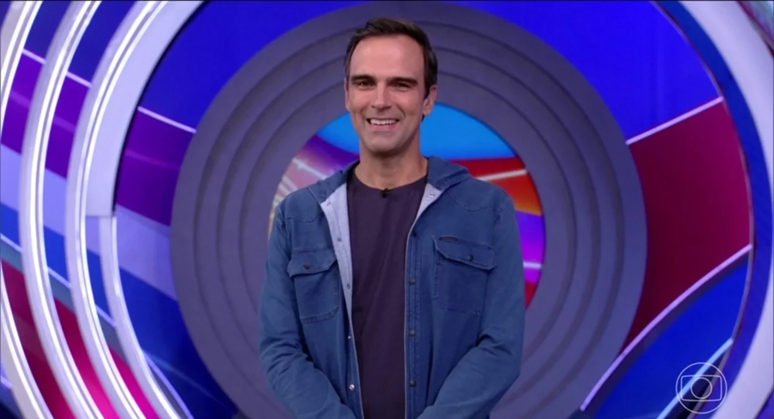 Você vai se surpreender com o salário de Tadeu Schmidt no 'BBB 23' - imagem 109200