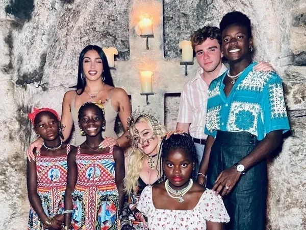 Você sabe como as celebridades alimentam os seu filhos?