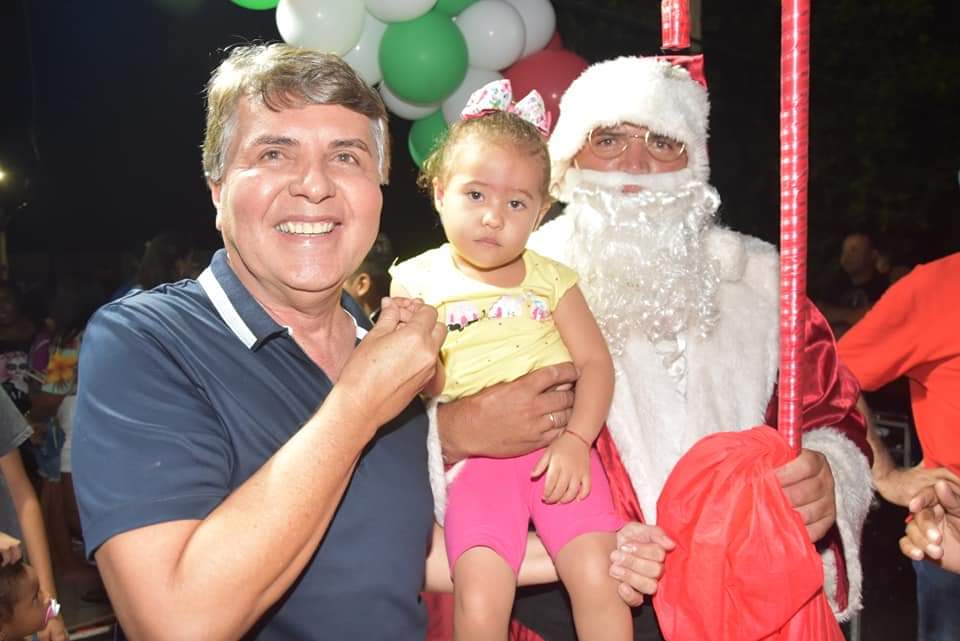 Prefeito João Luiz comanda Natal de luz com chegada do Papai Noel - Imagem 32