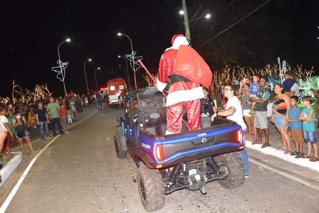 Prefeito João Luiz comanda Natal de luz com chegada do Papai Noel - Imagem 2