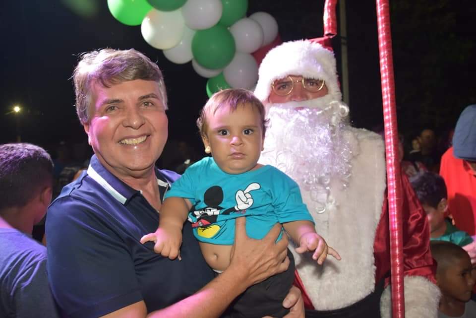 Prefeito João Luiz comanda Natal de luz com chegada do Papai Noel - Imagem 33