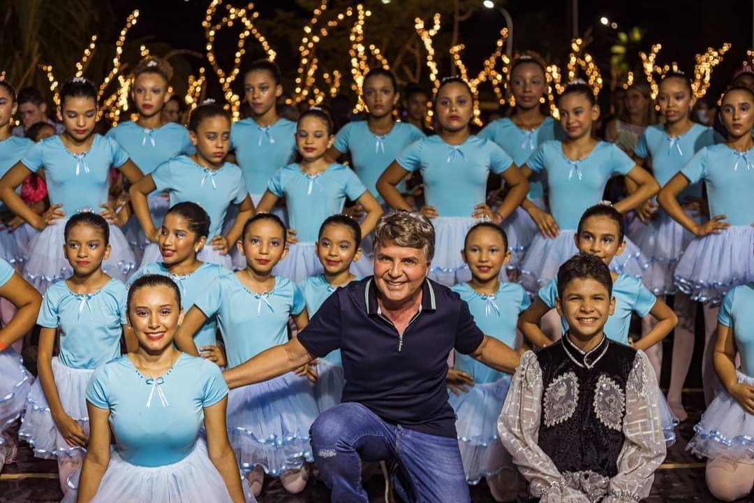 Prefeito João Luiz comanda Natal de luz com chegada do Papai Noel - Imagem 25