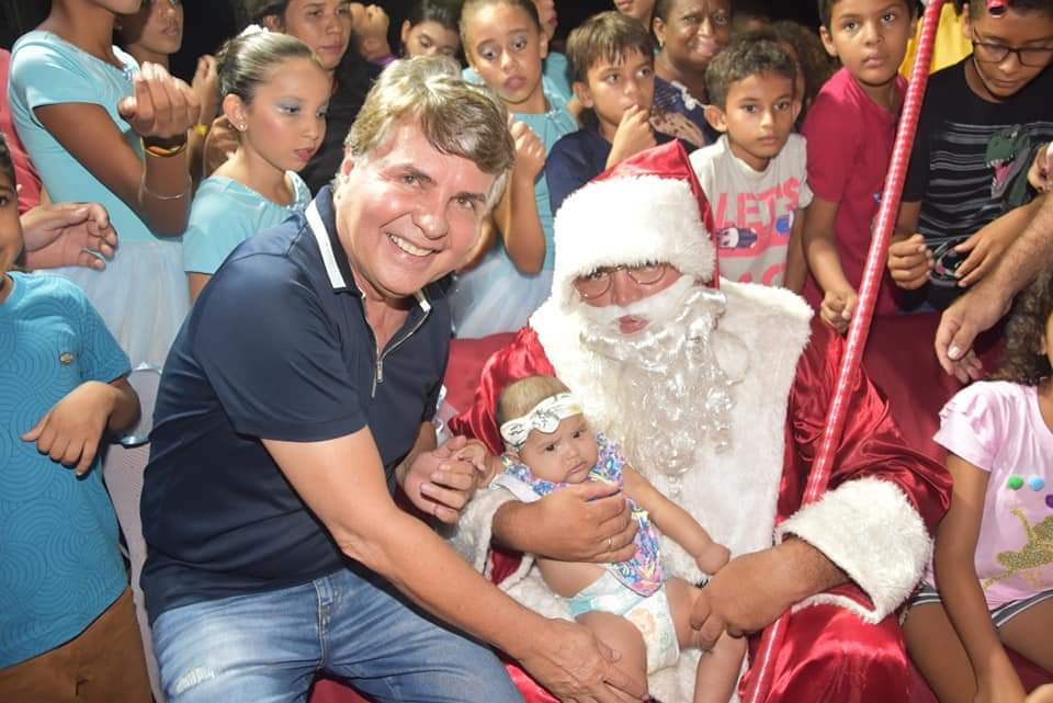 Prefeito João Luiz comanda Natal de luz com chegada do Papai Noel - Imagem 41