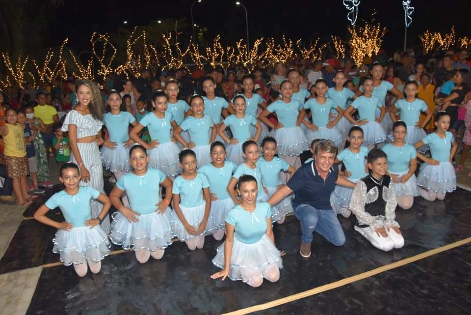Prefeito João Luiz comanda Natal de luz com chegada do Papai Noel - Imagem 21