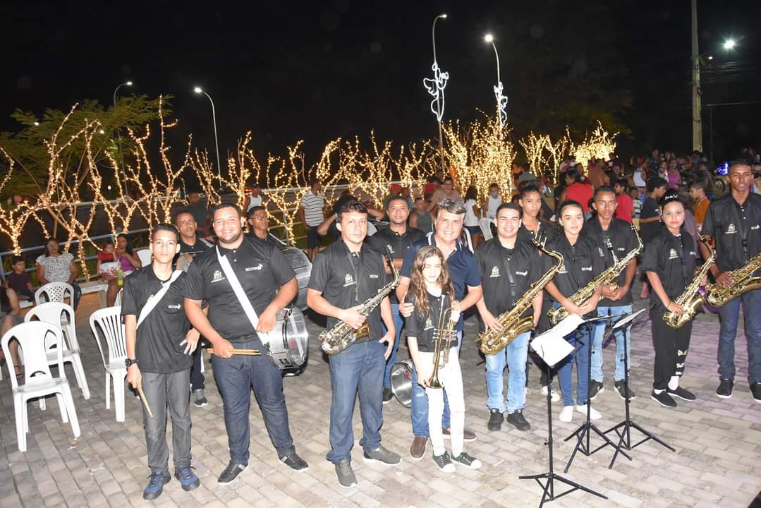 Prefeito João Luiz comanda Natal de luz com chegada do Papai Noel - Imagem 4