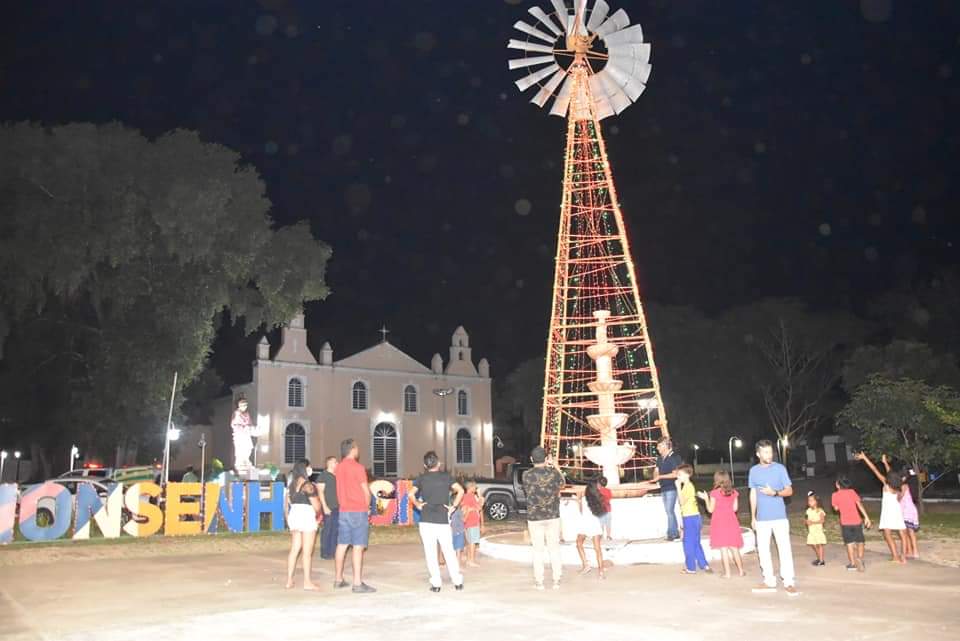 Prefeito João Luiz comanda Natal de luz com chegada do Papai Noel - Imagem 42