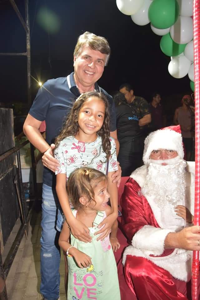 Prefeito João Luiz comanda Natal de luz com chegada do Papai Noel - Imagem 38