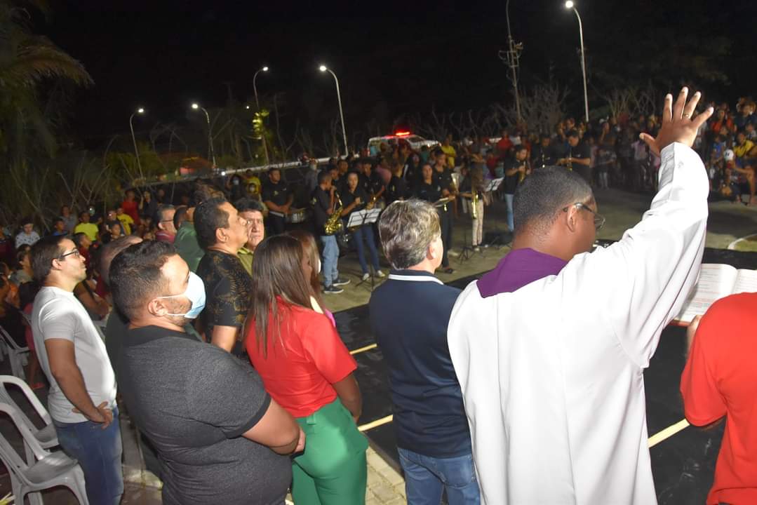 Prefeito João Luiz comanda Natal de luz com chegada do Papai Noel - Imagem 15