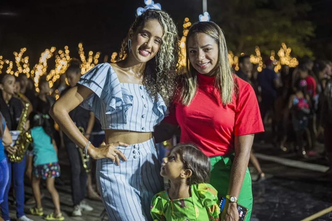 Prefeito João Luiz comanda Natal de luz com chegada do Papai Noel - Imagem 24