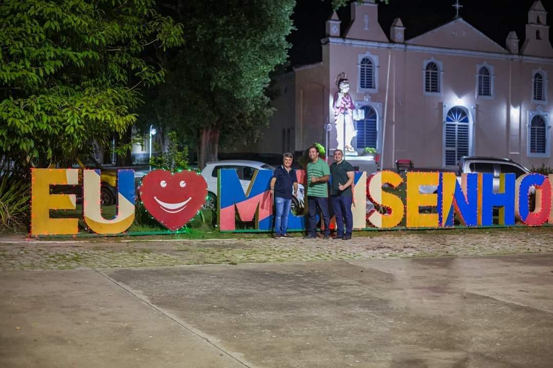 Prefeito João Luiz comanda Natal de luz com chegada do Papai Noel - Imagem 43