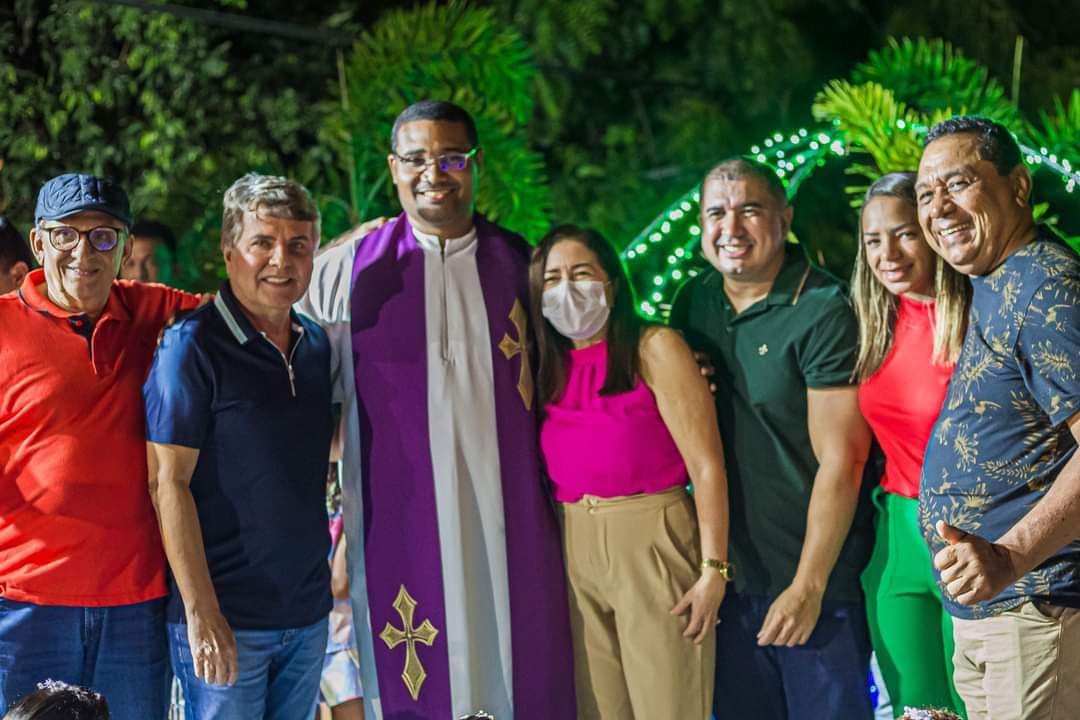 Prefeito João Luiz comanda Natal de luz com chegada do Papai Noel - Imagem 13