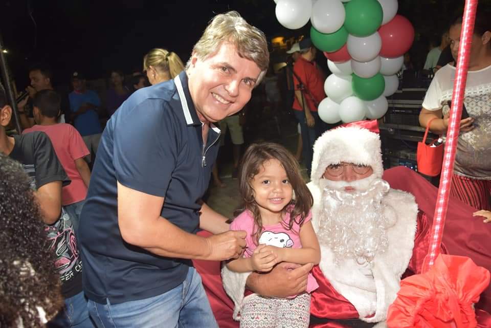 Prefeito João Luiz comanda Natal de luz com chegada do Papai Noel - Imagem 31
