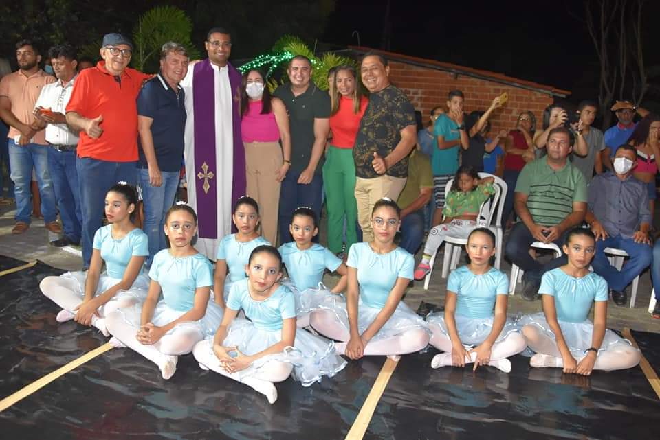 Prefeito João Luiz comanda Natal de luz com chegada do Papai Noel - Imagem 19