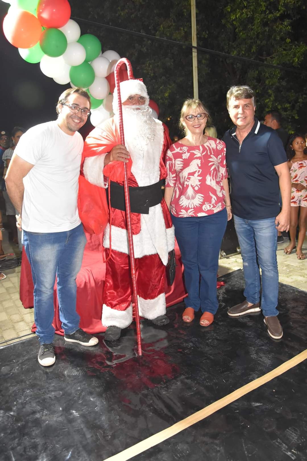 Prefeito João Luiz comanda Natal de luz com chegada do Papai Noel - Imagem 22