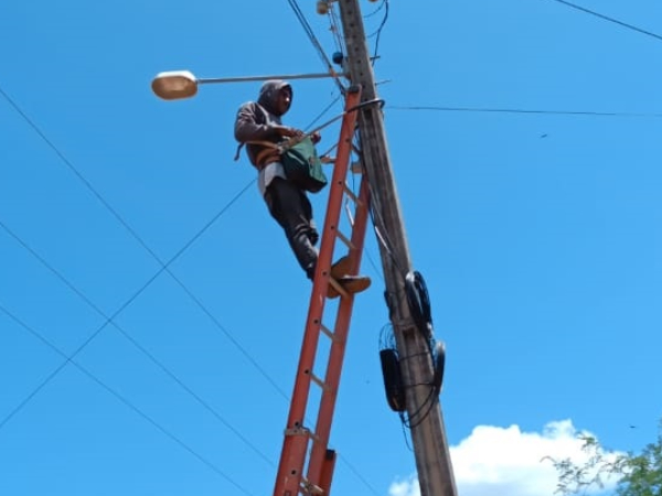 Prefeitura segue realizando substituição de Lâmpadas 