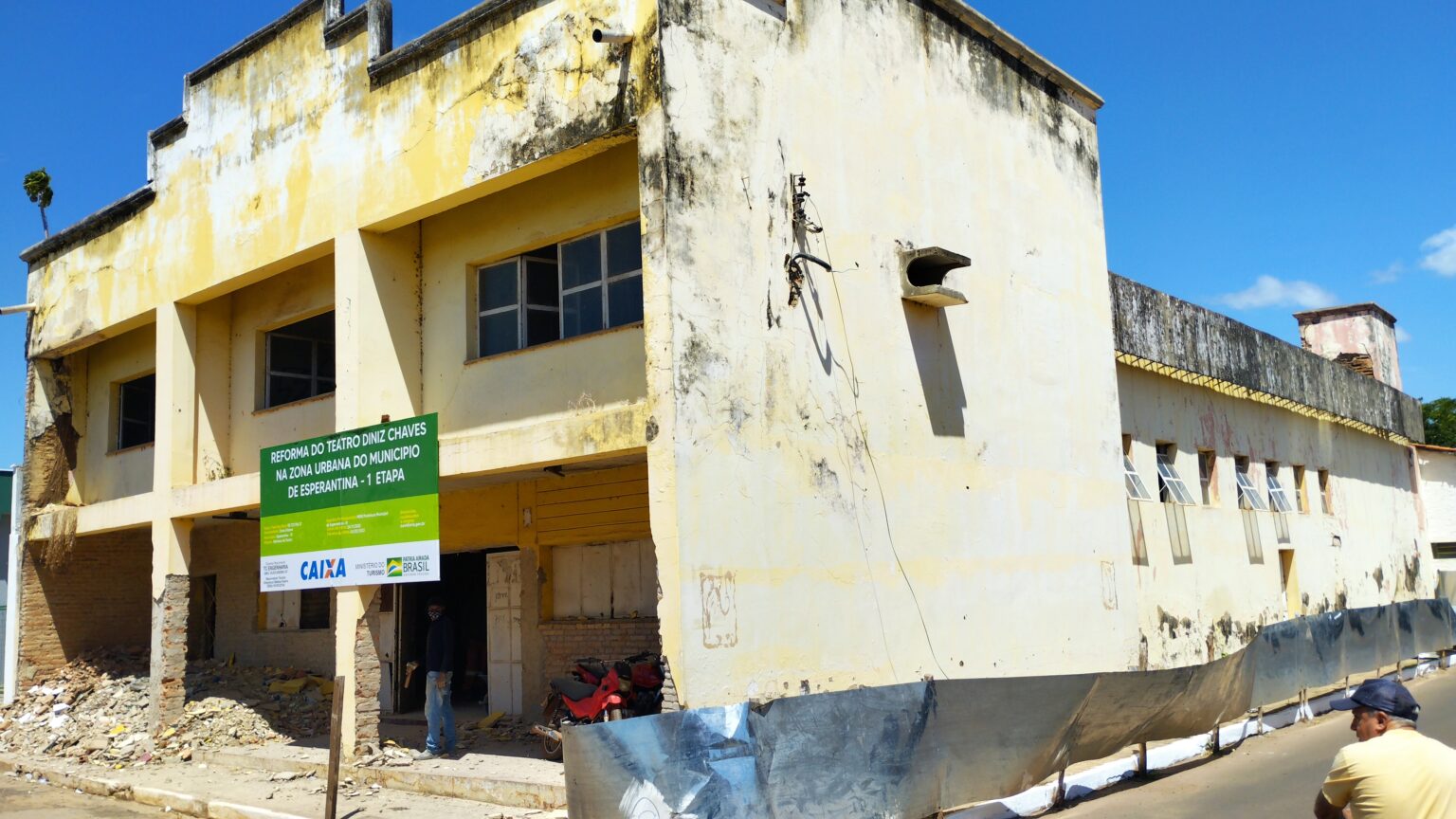 Teatro municipal de Esperantina está sendo reformado - Imagem 1