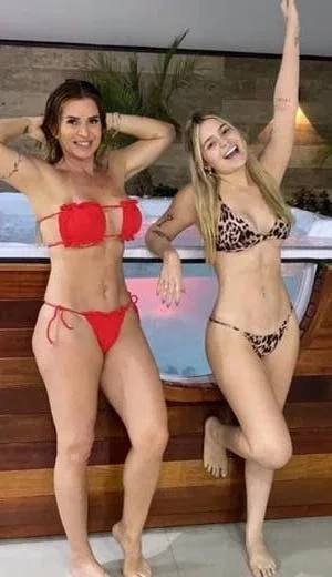 Mãe ou irmã? Conheça as mães de famosas que mais parecem suas irmãs - imagem 70423