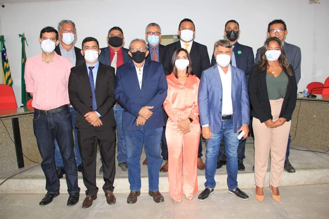 Prefeito anuncia 34% de aumento do piso dos professores de Monsenhor Gil - Imagem 1