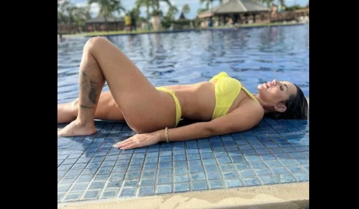 Temperatura sobe! Deolane Bezerra movimenta web com fotos de biquíni - imagem 72741