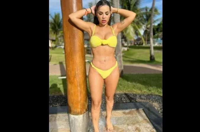 Temperatura sobe! Deolane Bezerra movimenta web com fotos de biquíni - imagem 72740