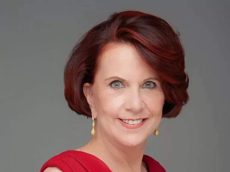 Ada Chaseliov – Dra. Jacobina