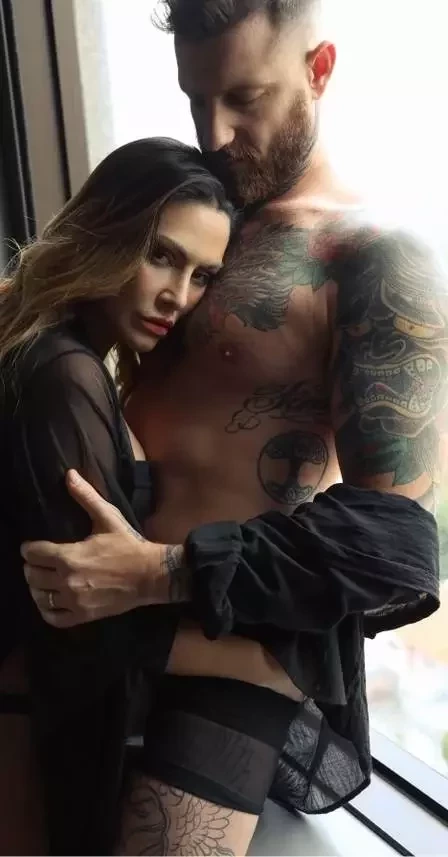 FOTOS! Cleo faz ensaio quente com o marido: "vale tudo na hora H" - imagem 73512