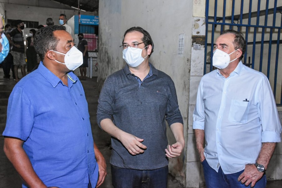 Joel e equipe fazem visita técnica para a reforma do Mercado Central