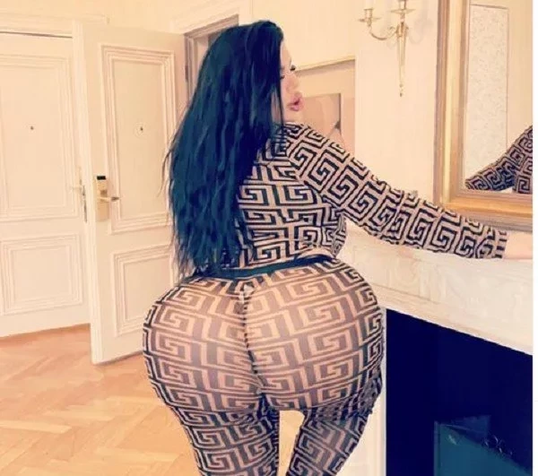 Maior bumbum do mundo: Veja fotos da influencer que tenta bater recorde - imagem 73890