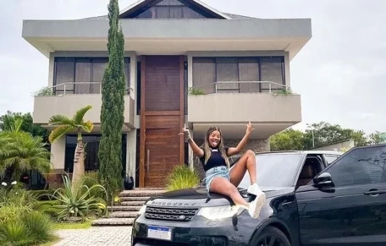 Aos 26 anos, Ludmilla realiza sonho e compra mansão na Barra; fotos 