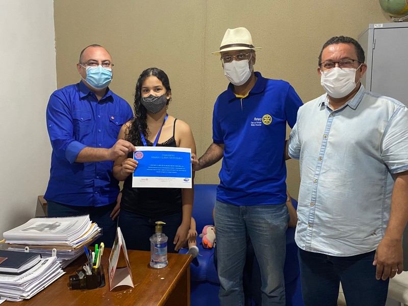 Aluna da rede municipal  ganha bolsa de estudos na rede particular