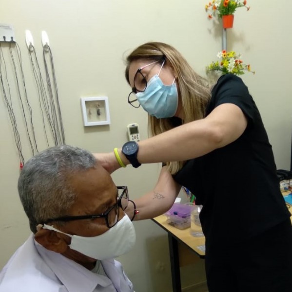 Em uma semana mais 12 florianenses são beneficiados com aparelhos auditivos