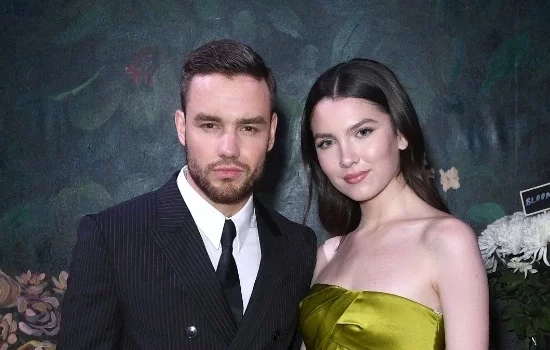 Amor pelo ídolo! Conheça os famosos que se apaixonaram por fãs