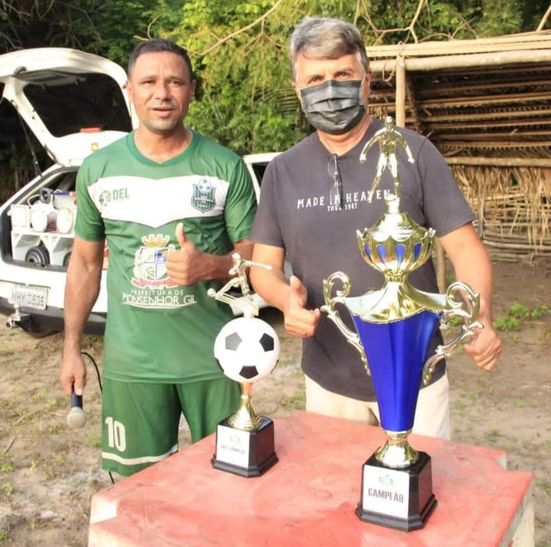 Prefeito João Luiz prestigia mais uma final de campeonato em Monsenhor Gil