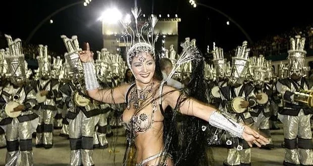 Famosos que já desfilaram no carnaval