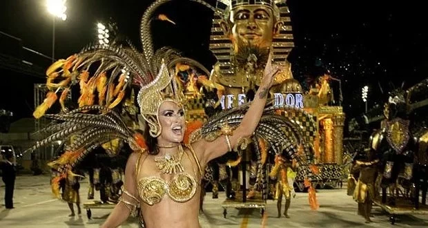 Famosos que já desfilaram no carnaval