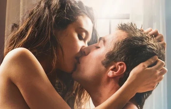 Descubra cinco filmes picantes na Netflix para você assistir com seu amor