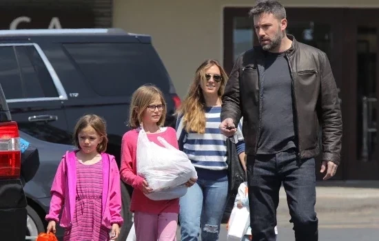 Veja as regras absurdas para ser babá dos filhos de celebridades