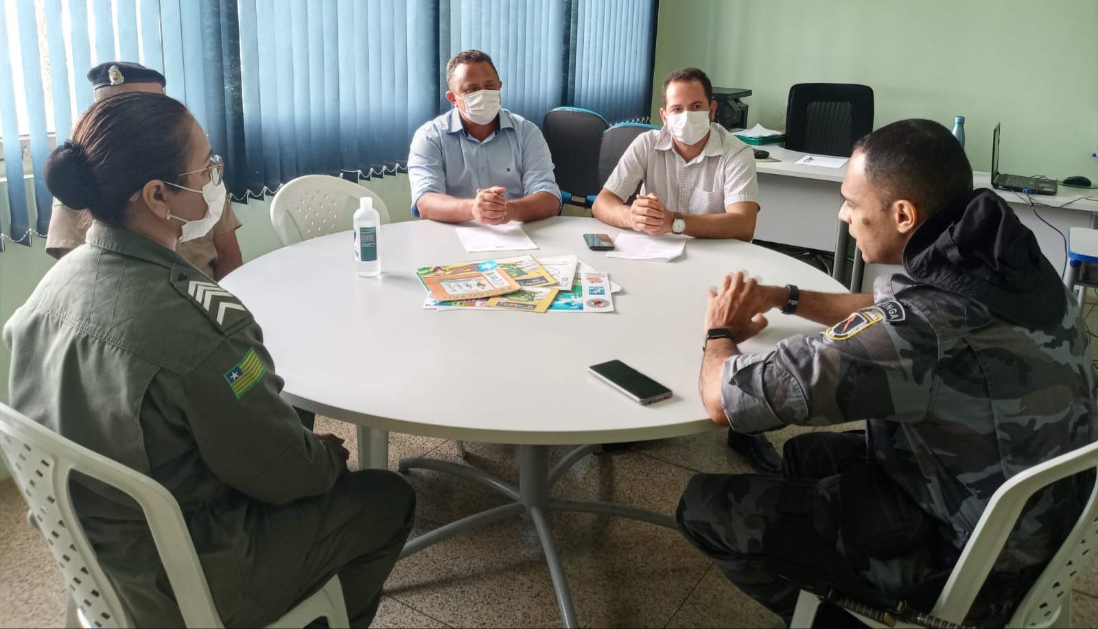 Pref. Miguel se reúne com Comando do 4°BPM e Coordenação Regional do PROERD - Imagem 2