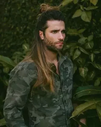 Além de Whindersson Nunes: 13 homens famosos que já usaram cabelo comprido - imagem 78337