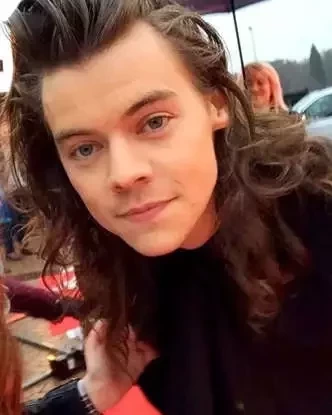 Além de Whindersson Nunes: 13 homens famosos que já usaram cabelo comprido - imagem 78339