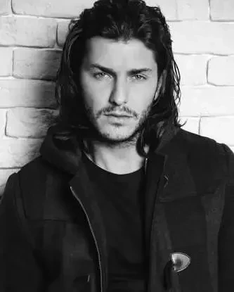 Além de Whindersson Nunes: 13 homens famosos que já usaram cabelo comprido - imagem 78336