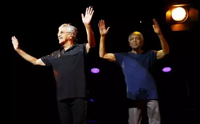 Tem brasileiros! 11 famosos que foram presos por participarem de protestos - imagem 75661