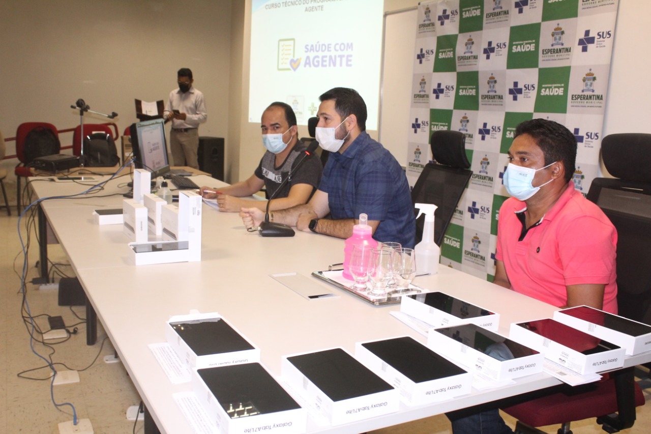 Agentes de Saúde e Endemias de Esperantina recebem tablets - Imagem 1