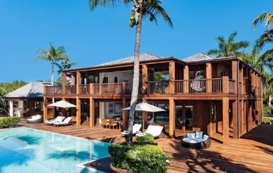 Conheça a mansão R$ 192 milhões de Bruce Willis no Caribe; está à venda!